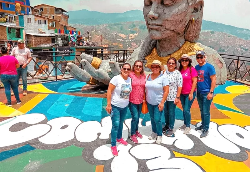 Walking Tour comuna 13 in medellin